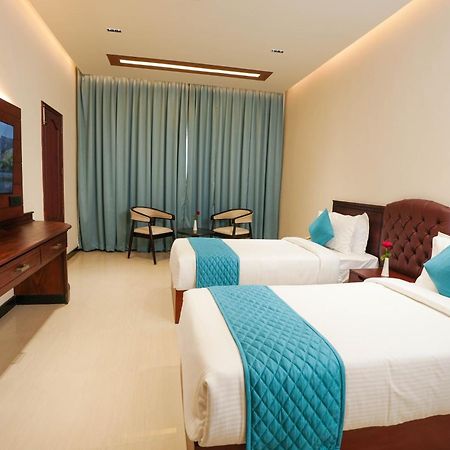 Blue Castle Hotel Thiruvananthapuram Buitenkant foto