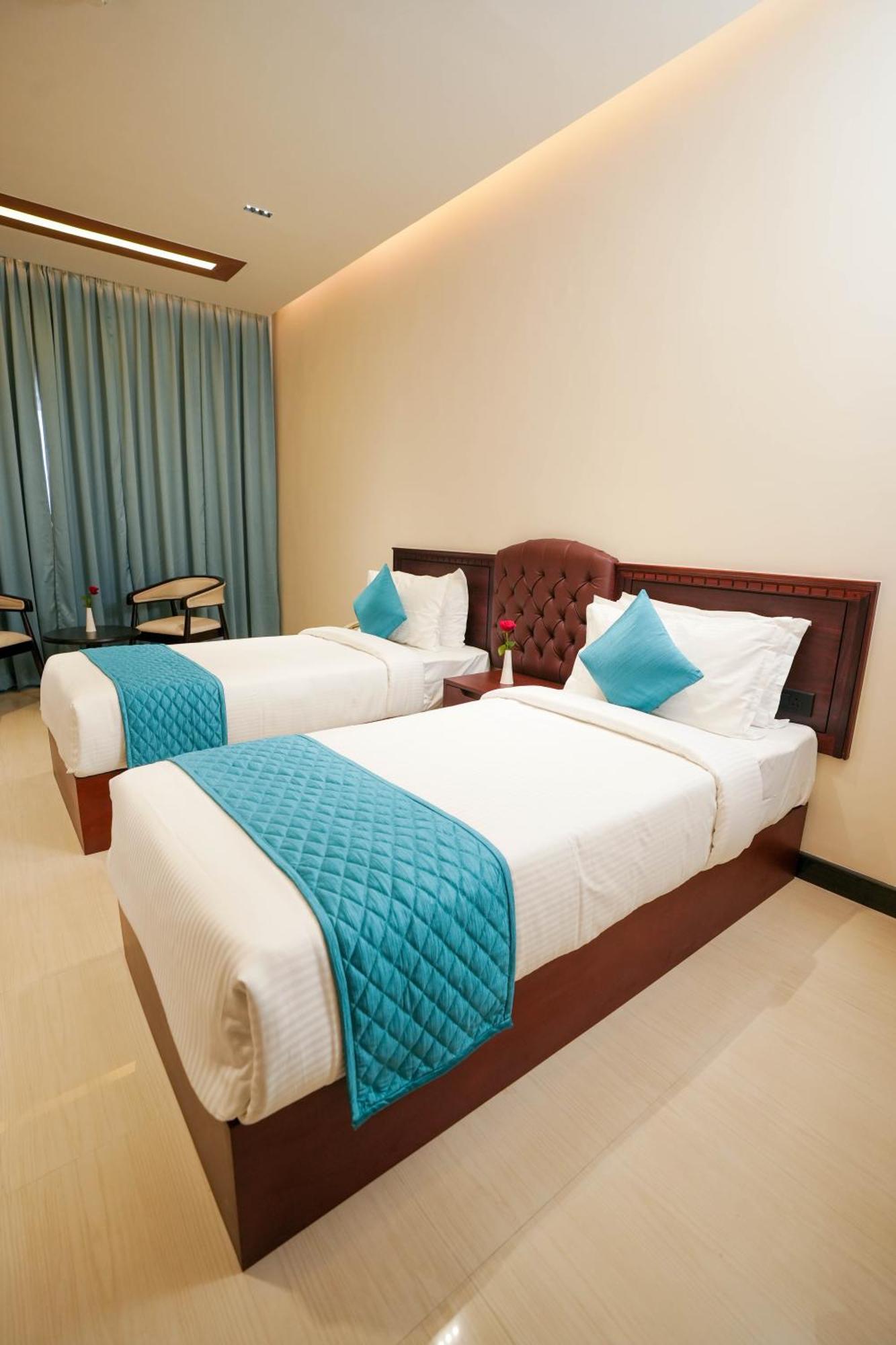 Blue Castle Hotel Thiruvananthapuram Buitenkant foto
