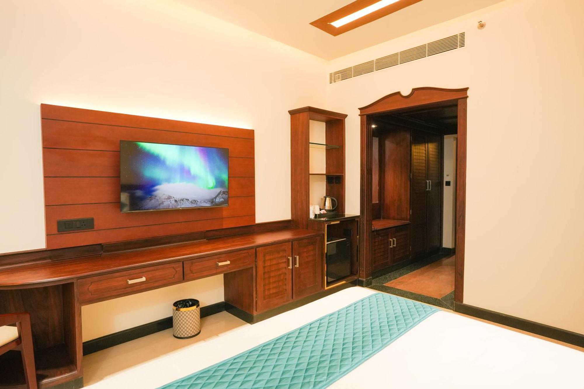 Blue Castle Hotel Thiruvananthapuram Buitenkant foto