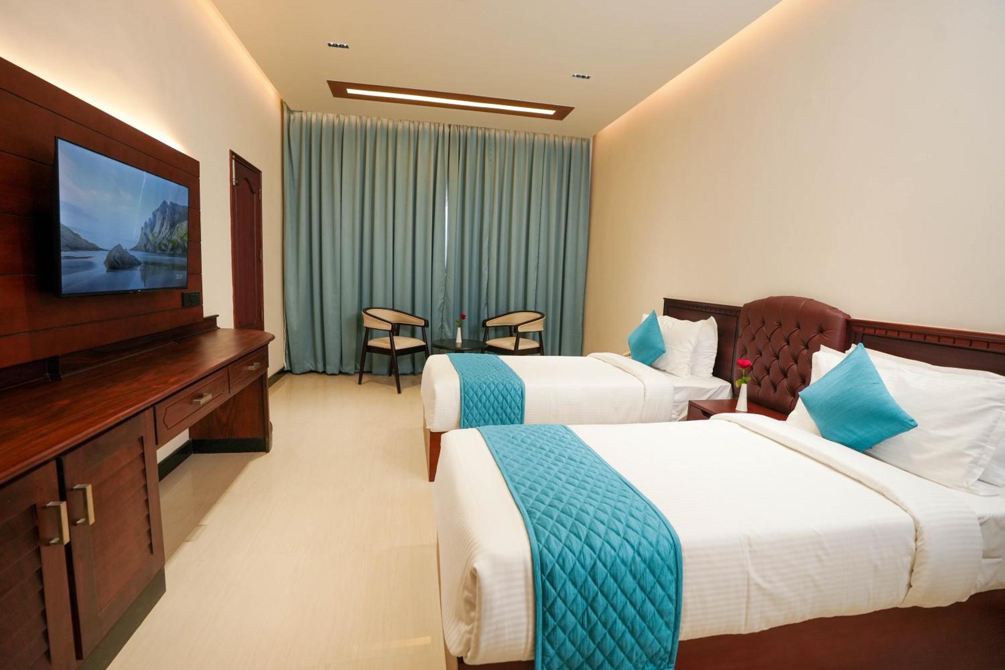 Blue Castle Hotel Thiruvananthapuram Buitenkant foto