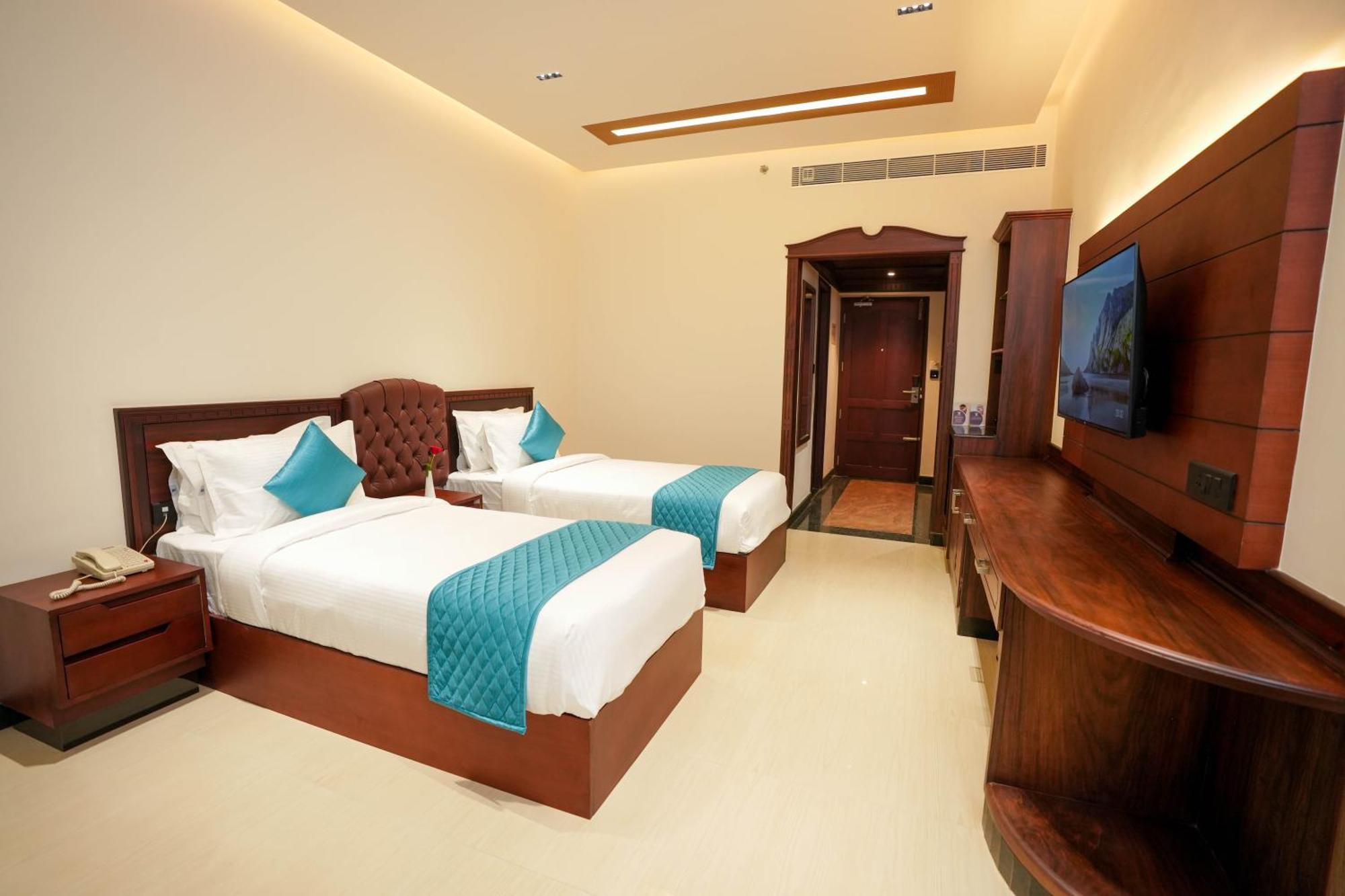 Blue Castle Hotel Thiruvananthapuram Buitenkant foto